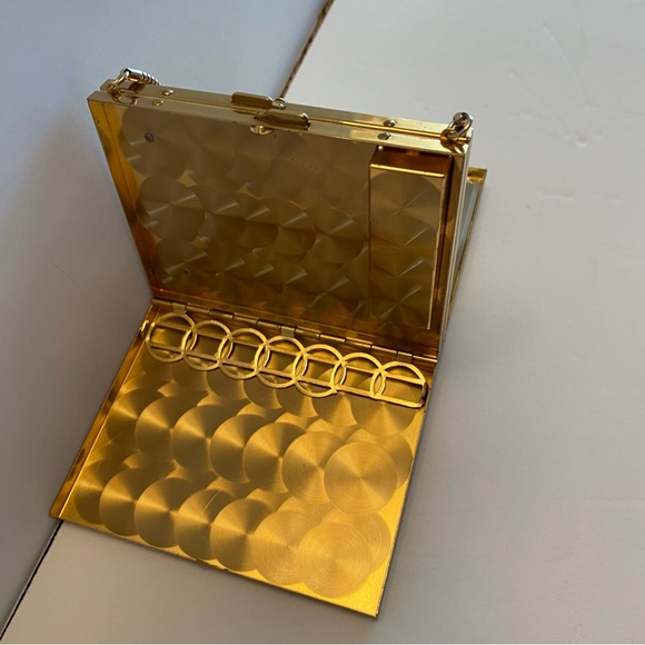 Vintage dance purse, powder, lipstick, comb, cigarette holder. Gold tone - Picture 11 of 13